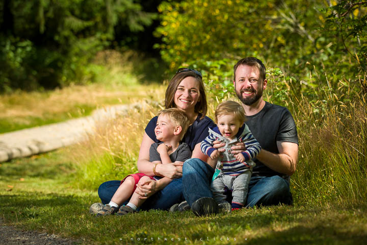 A family portrait on a sunny sunday afternoon in Redmond, WA